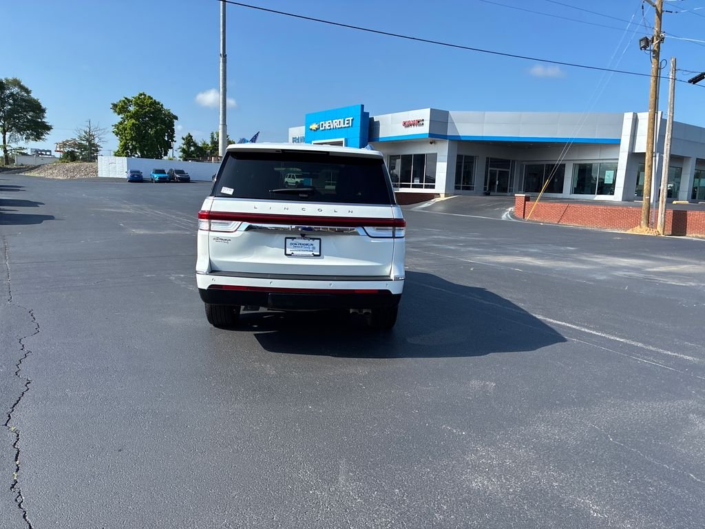 Used 2023 White Lincoln Standard image 3