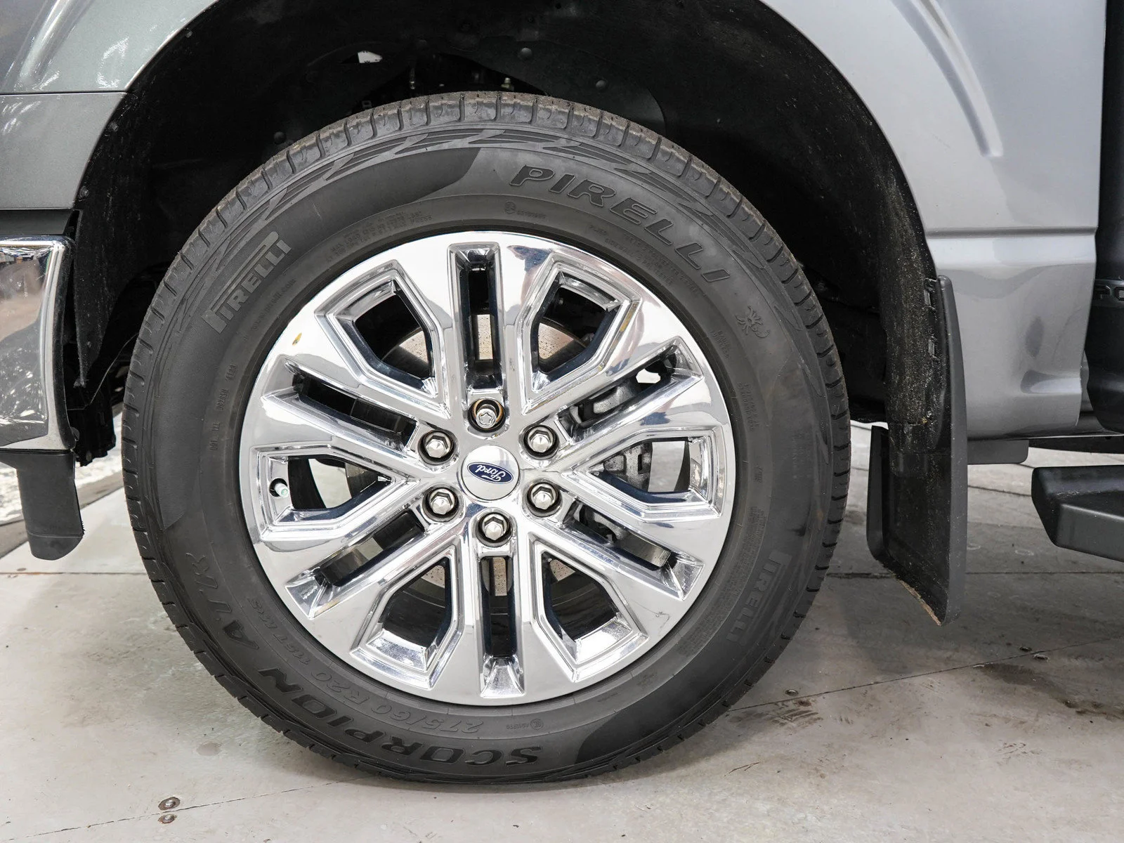 Used 2024 Gray Ford LARIAT image 31