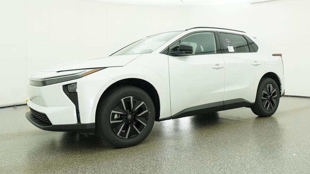 New 2027 Wind Chill Pearl Toyota XLE image 6