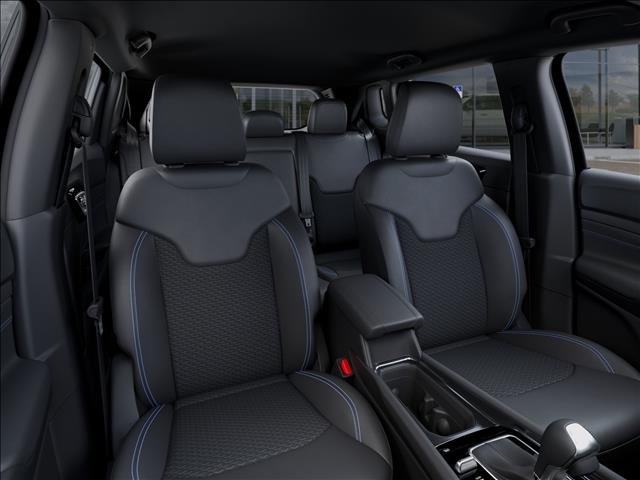New 2026 Bright White Clear-Coat Exterior Paint Jeep Latitude image 16