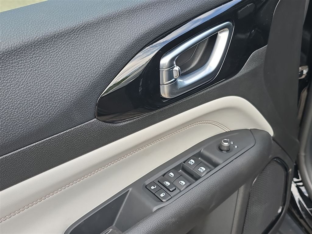New 2026 Diamond Black Crystal Pearl-Coat Exterior Paint Jeep Limited image 19