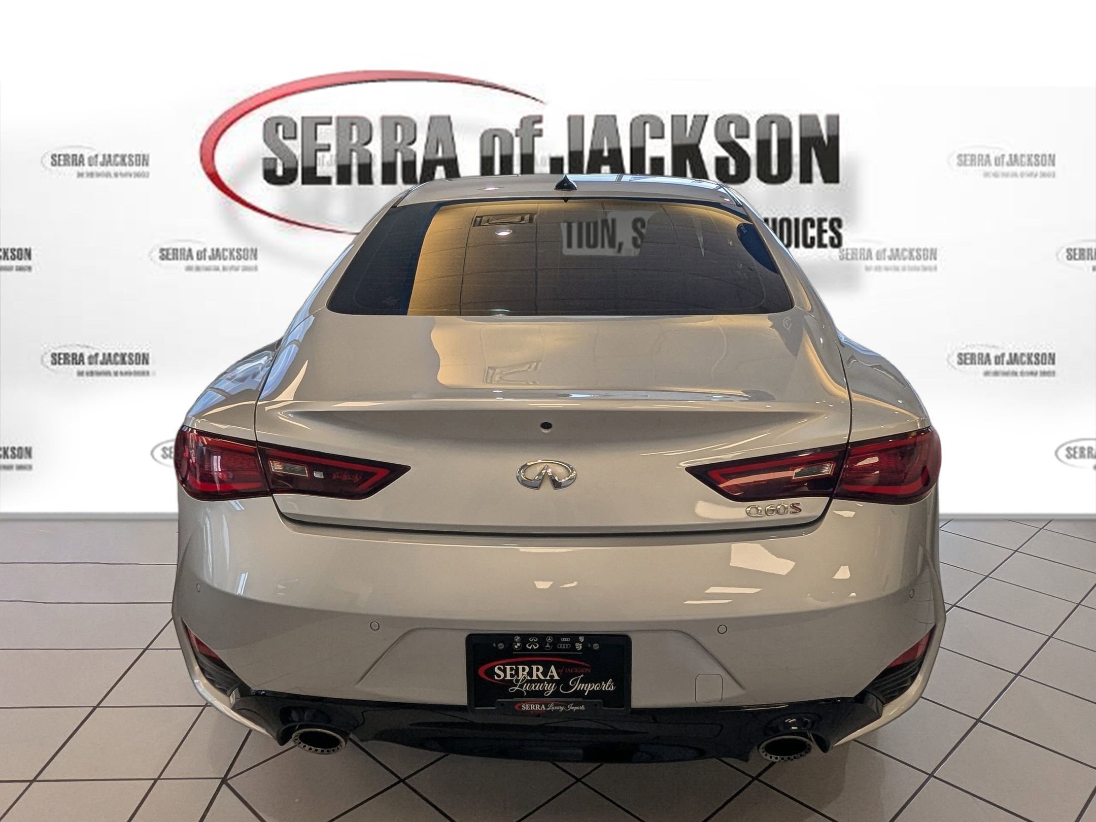 Used 2018 Liquid Platinum INFINITI RED SPORT 400 image 3
