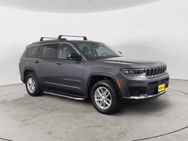 Used 2022 Gray Jeep Laredo image 3