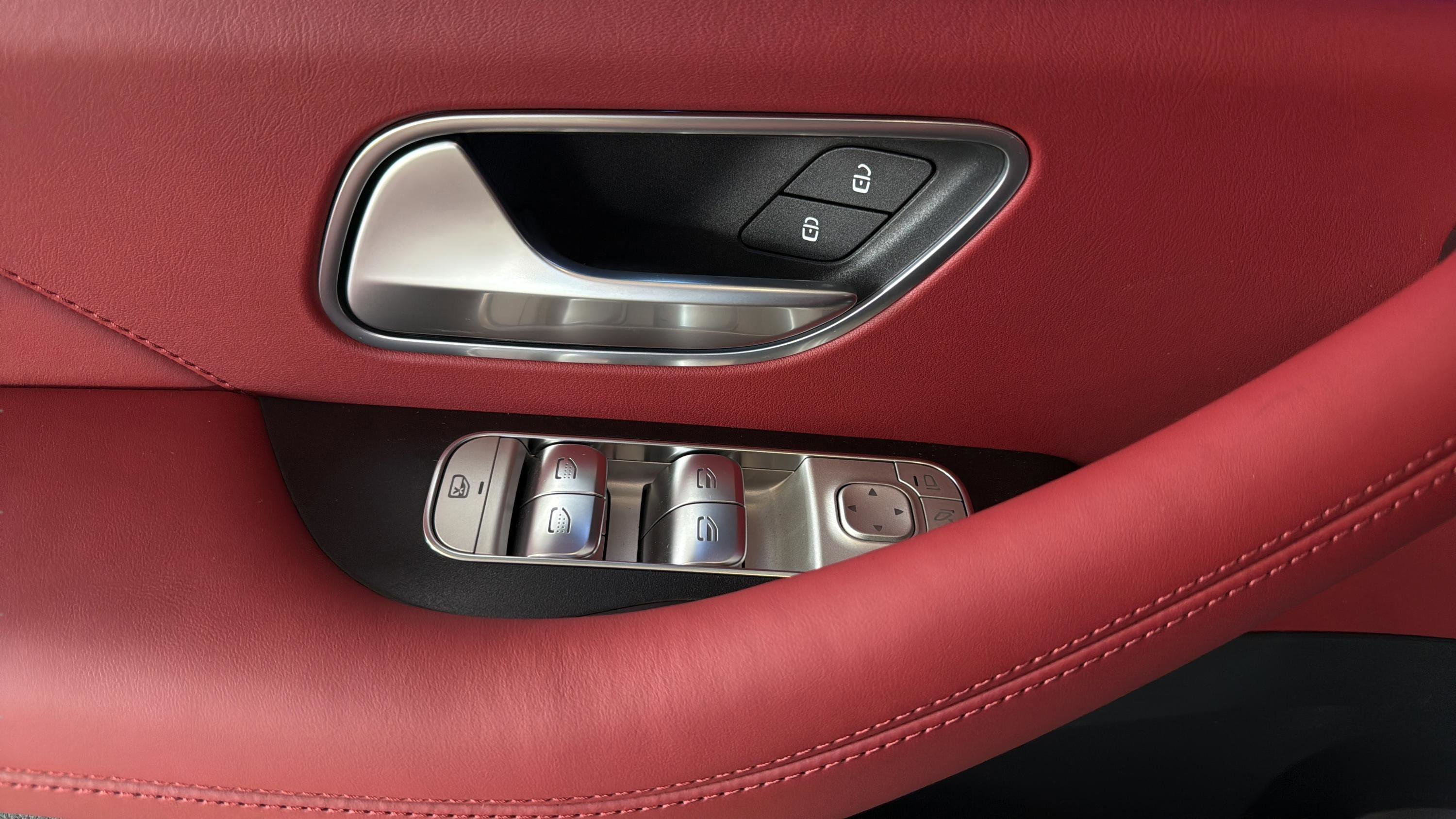New 2026 MANUFAKTUR Signature Cirrus Silver Magno Mercedes-Benz AMG® GLS 63 image 47