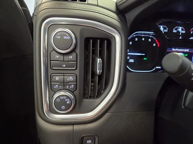 Used 2022 White GMC SLE image 30