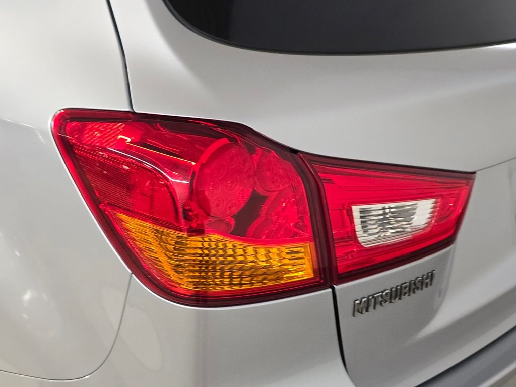 Used 2012  Mitsubishi SE image 14