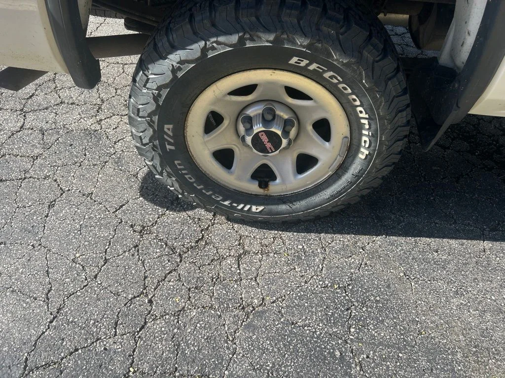 Used 2018  GMC Base image 22