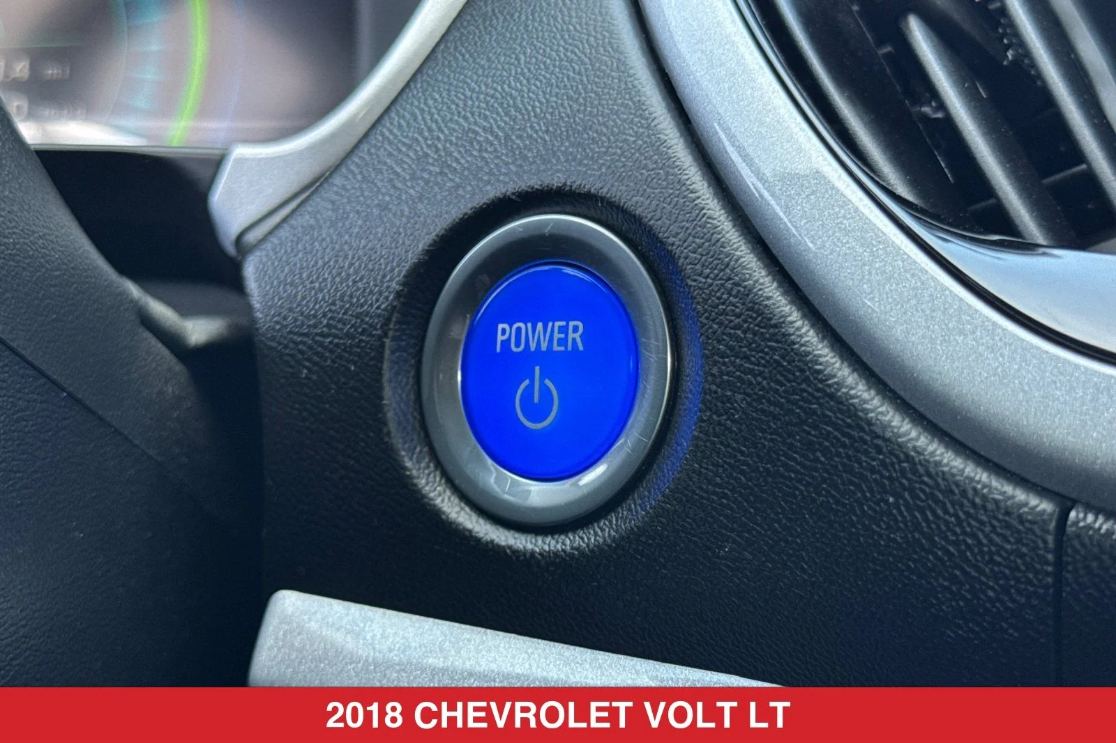 Used 2018 White Chevrolet LT image 23