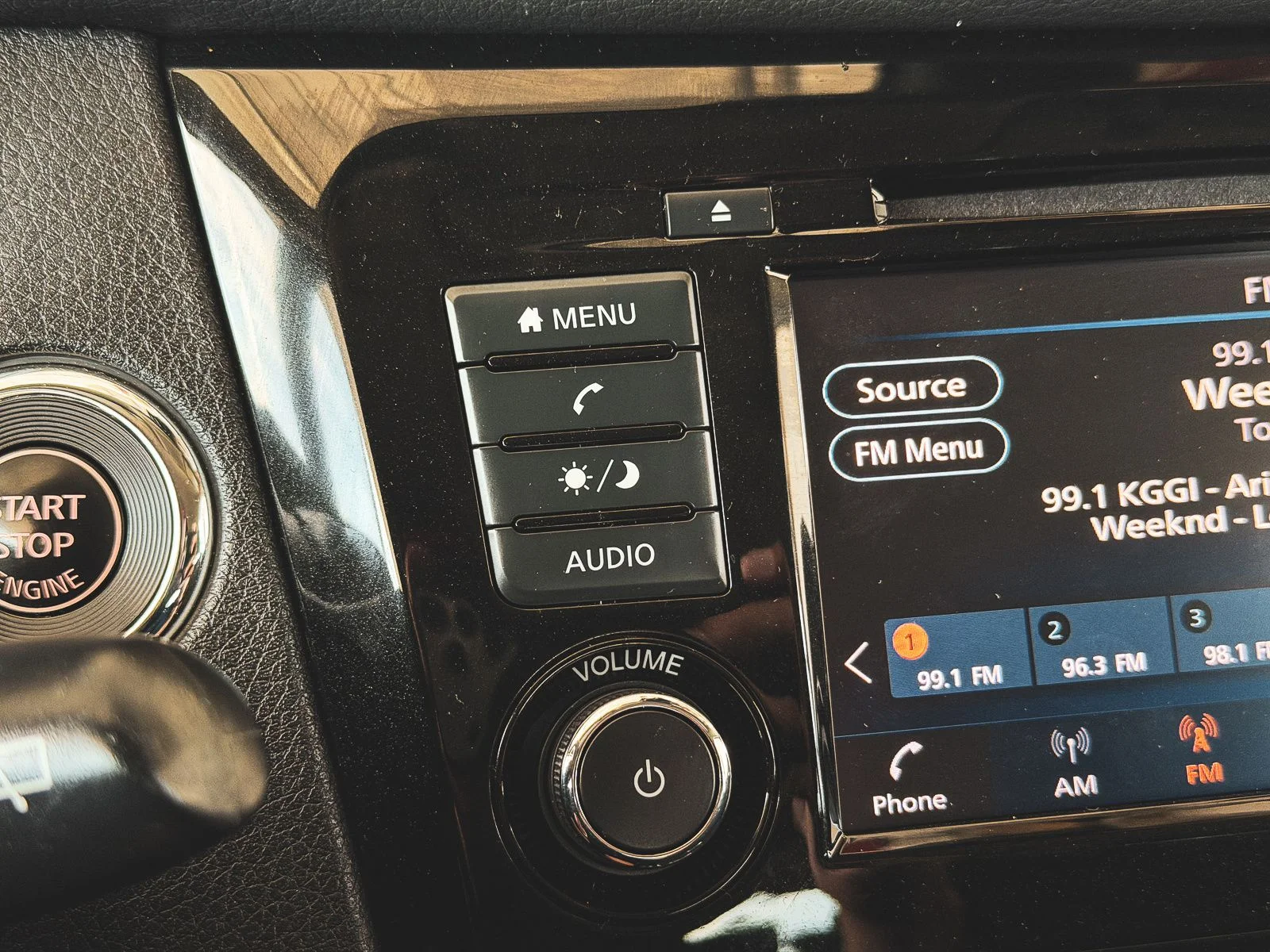 Used 2020 Magnetic Black Pearl Nissan SV image 26