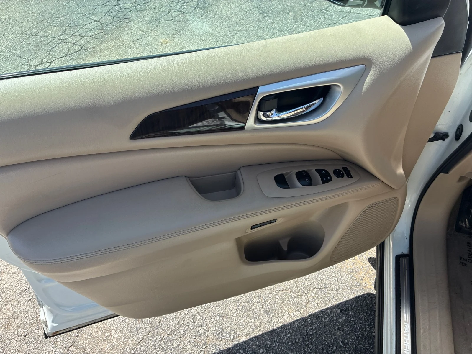 Used 2014 WHITE Nissan SL image 19