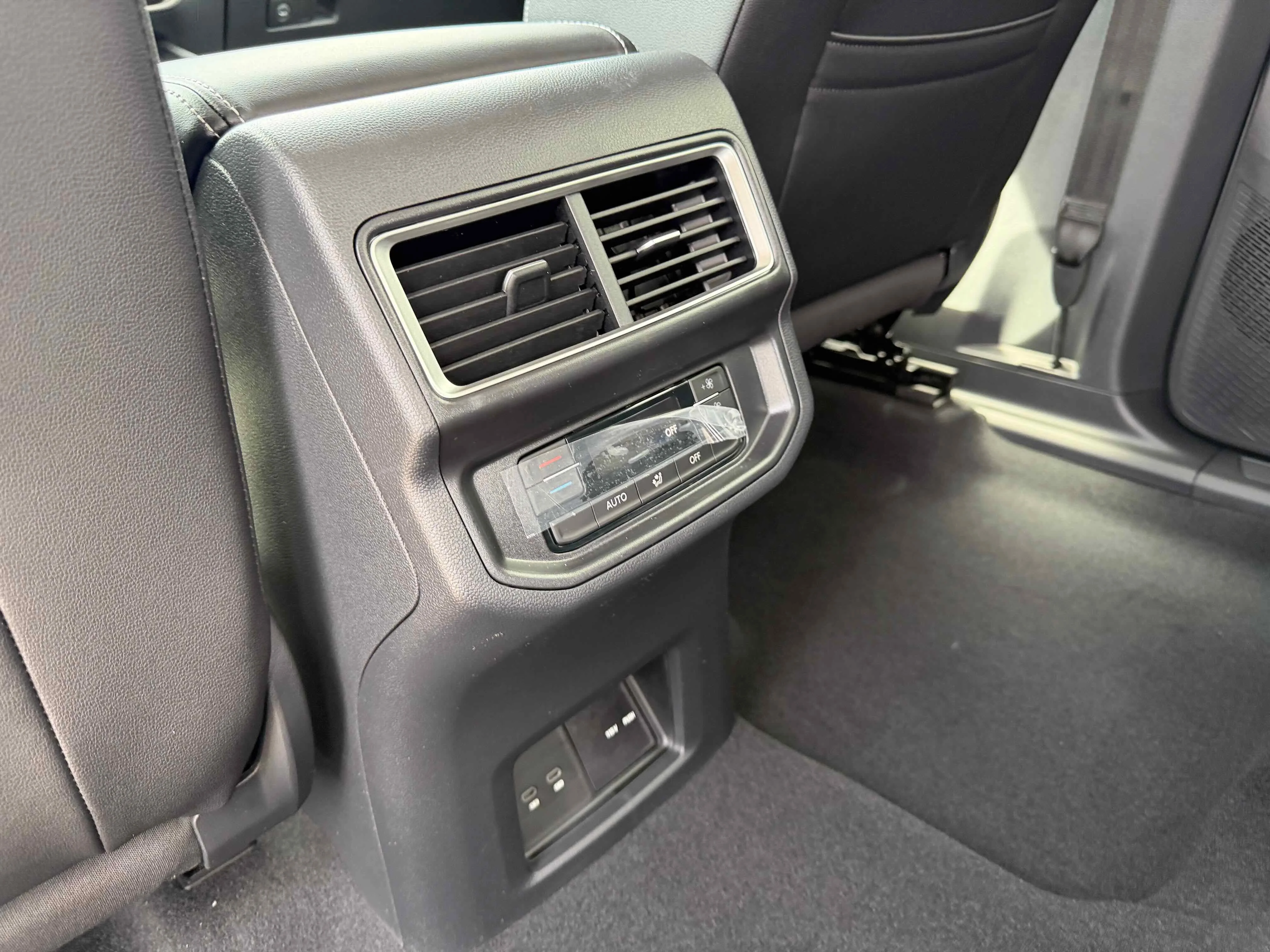 New 2026 Silver Mist Volkswagen 2.0T SE w/Technology image 27