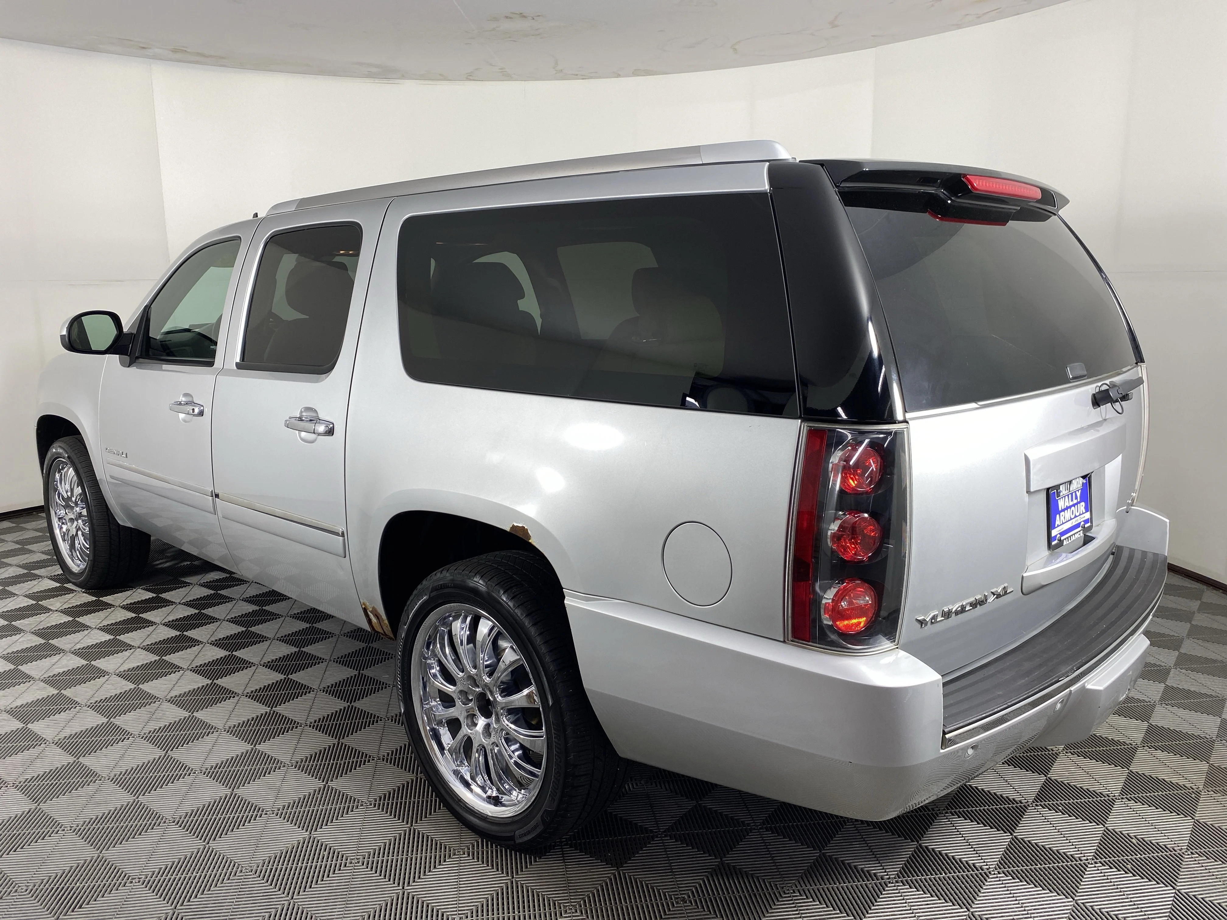 Used 2013 Quicksilver Metallic GMC  image 8