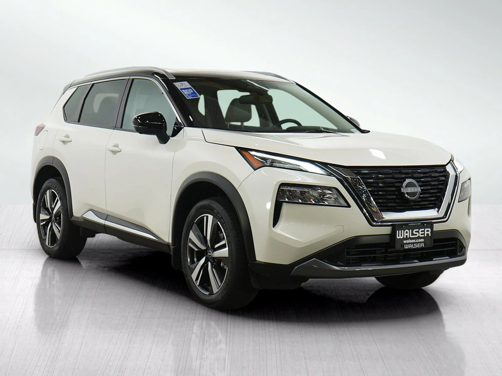 Used 2023 Pearl White Tricoat/Super Black Nissan SL image 7