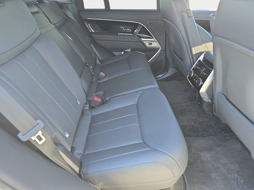 2025 Land Rover Range Rover SE - Photo 11