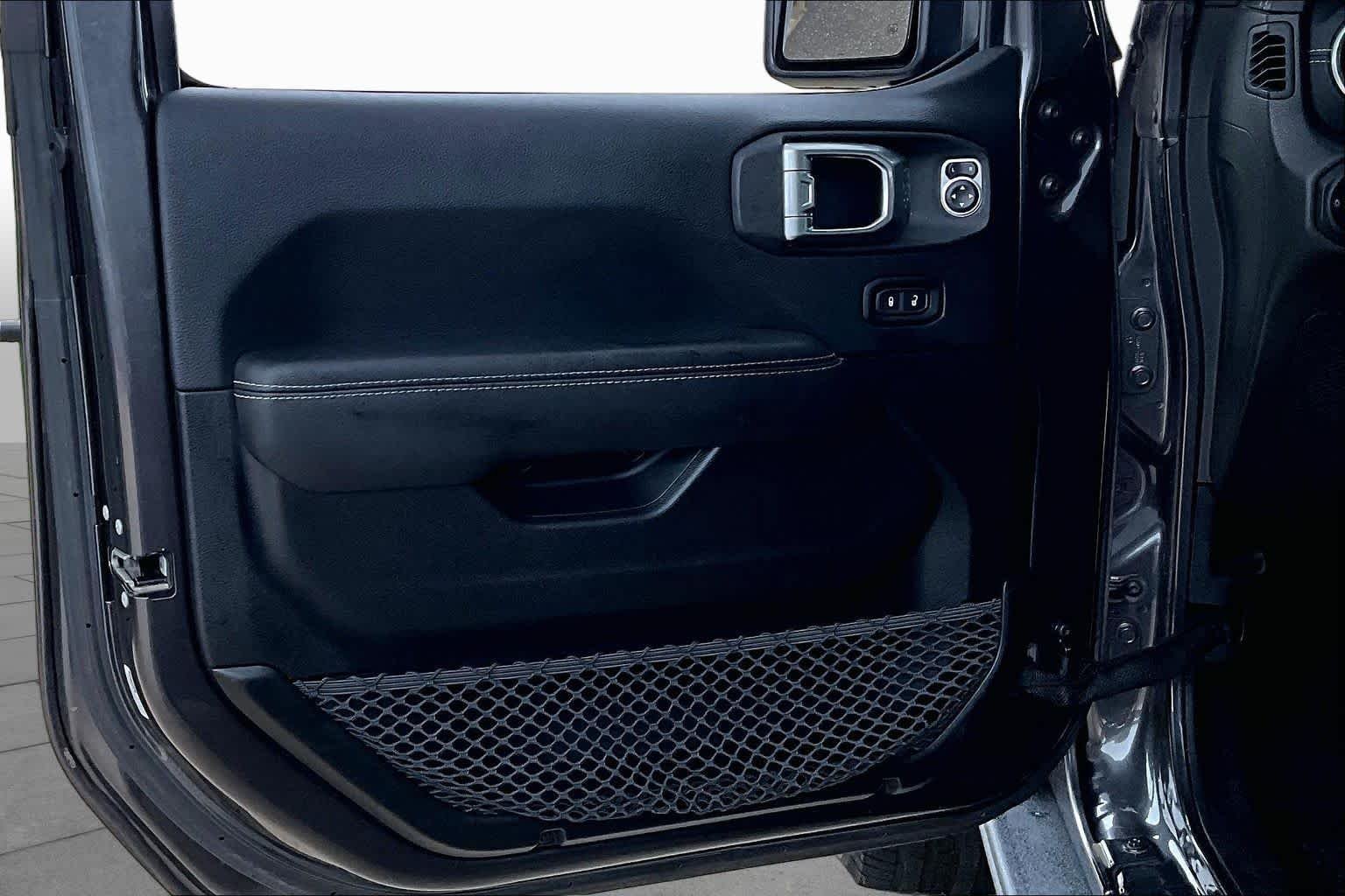 Used 2018 Granite Crystal Metallic Clearcoat Jeep Moab image 13