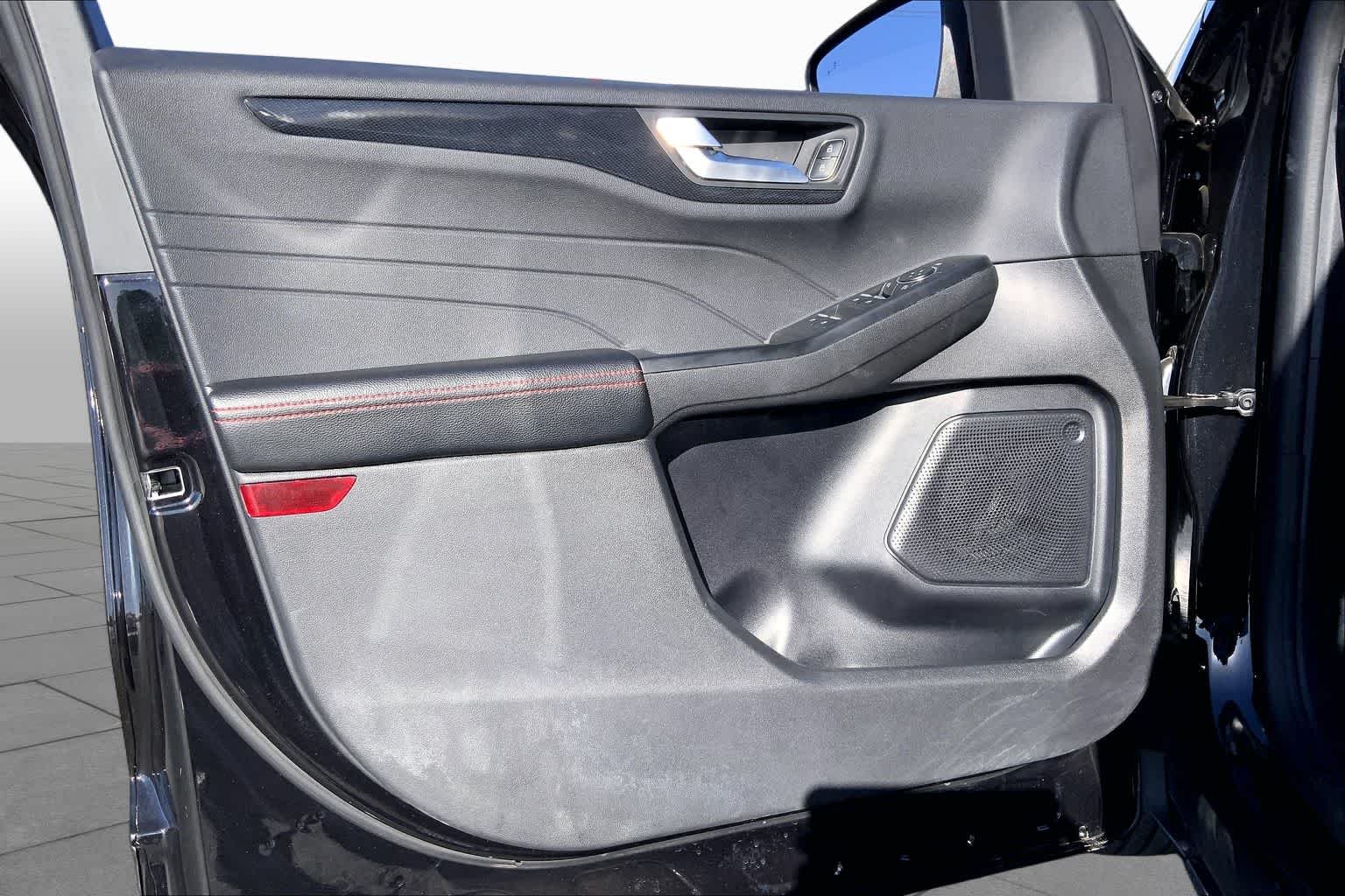 Used 2025 Agate Black Metallic Ford ST-Line image 22