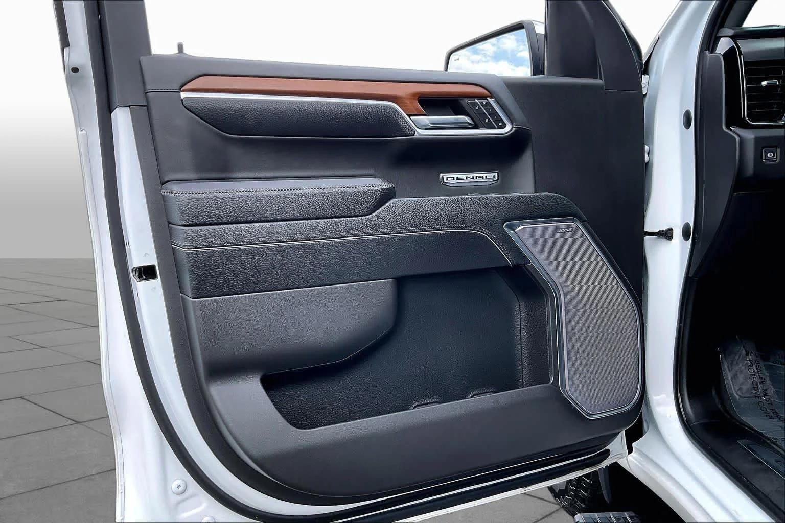 Used 2023 White Frost Tricoat GMC Denali image 22