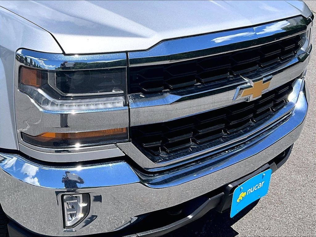 Used 2018 Silver Chevrolet LT image 32