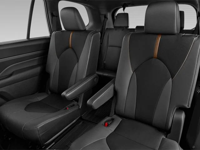 Used 2024 Wind Chill Pearl Toyota XLE image 11
