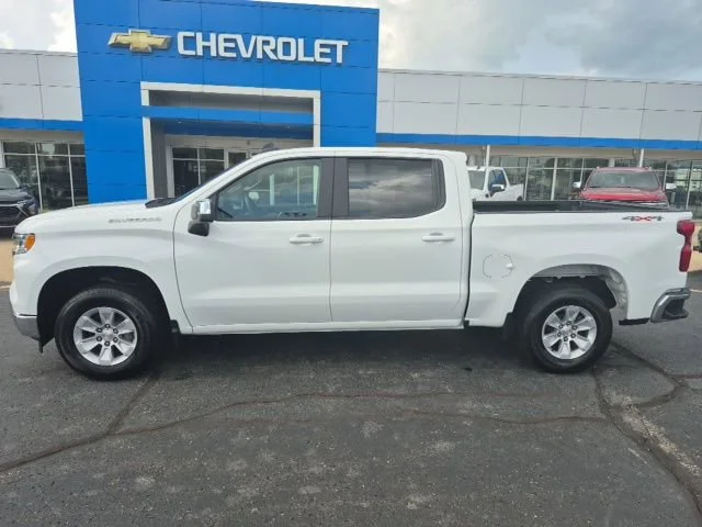 Used 2025 Summit White Chevrolet LT image 3