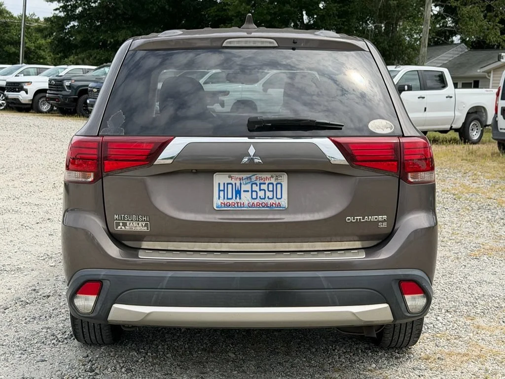 Used 2017  Mitsubishi SE image 5