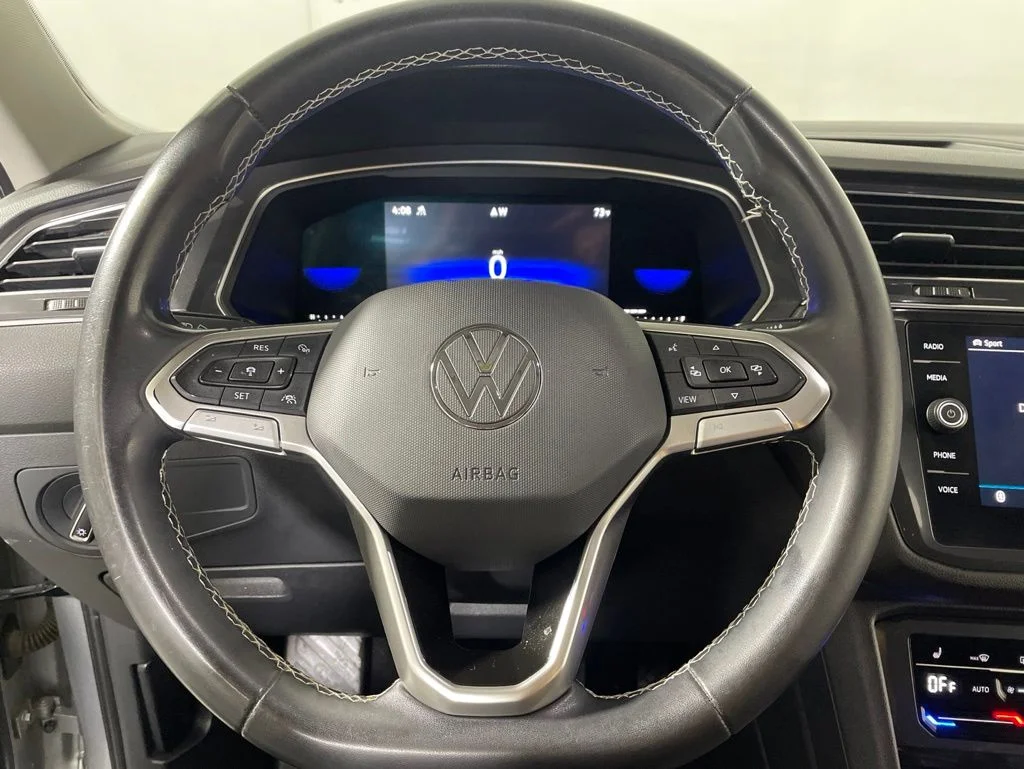 Used 2022 Silver Volkswagen 2.0T SE image 13