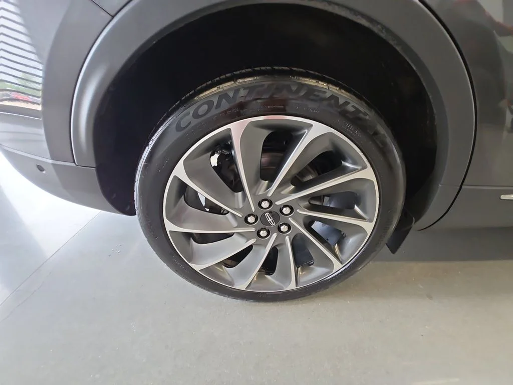 Used 2020 Gray Lincoln Reserve image 27