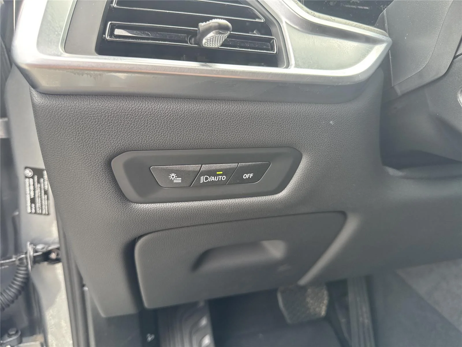 Used 2026 Skyscraper Grey Metallic BMW sDrive40i image 20