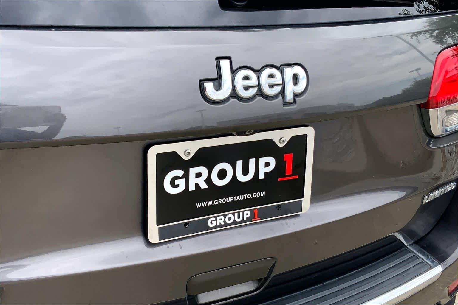 Used 2015 Granite Crystal Metallic Clearcoat Jeep Limited image 30