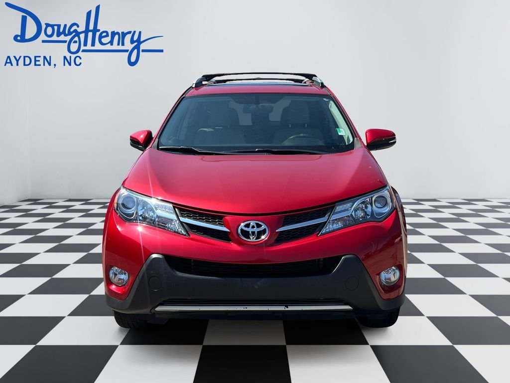 Used 2015 Red Toyota XLE image 8