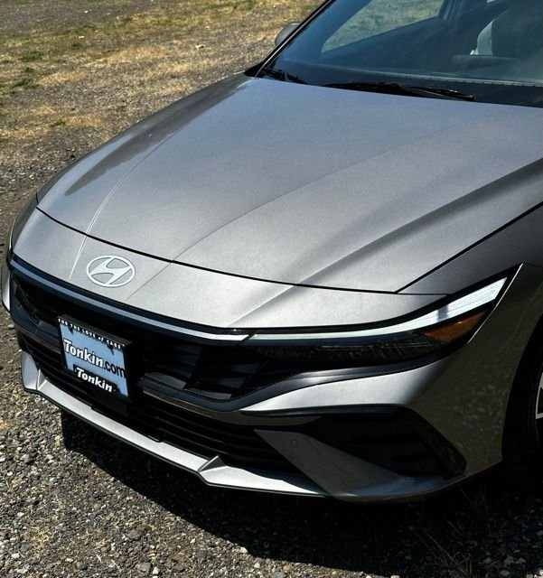 2024 Hyundai Elantra Limited - Photo 11