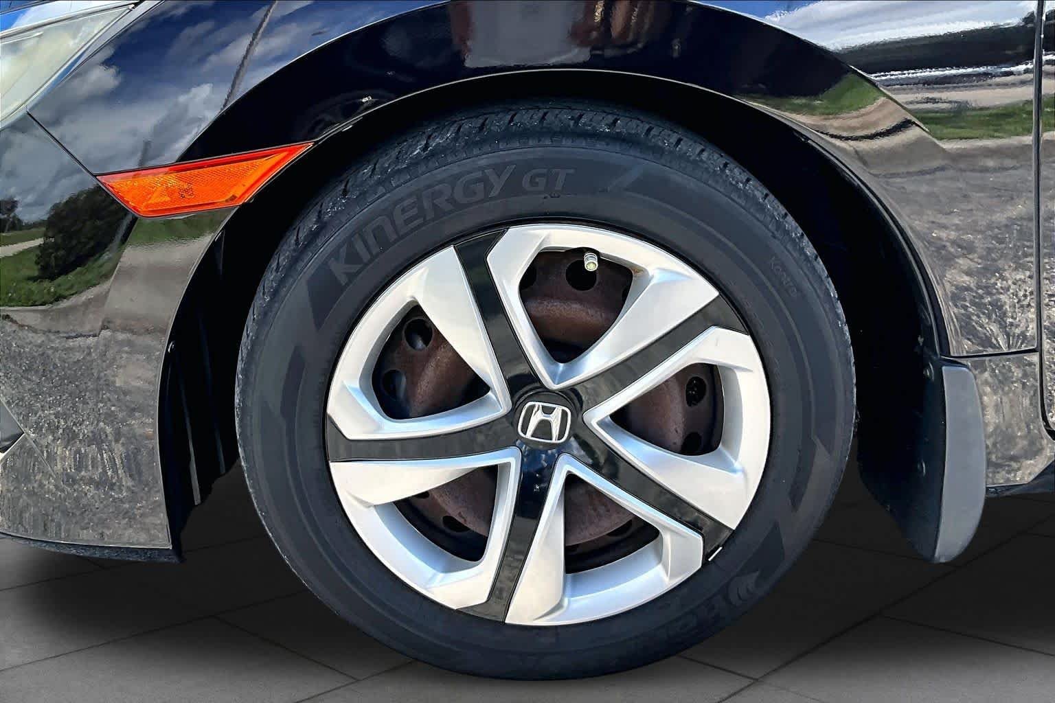 Used 2018  Honda LX image 11