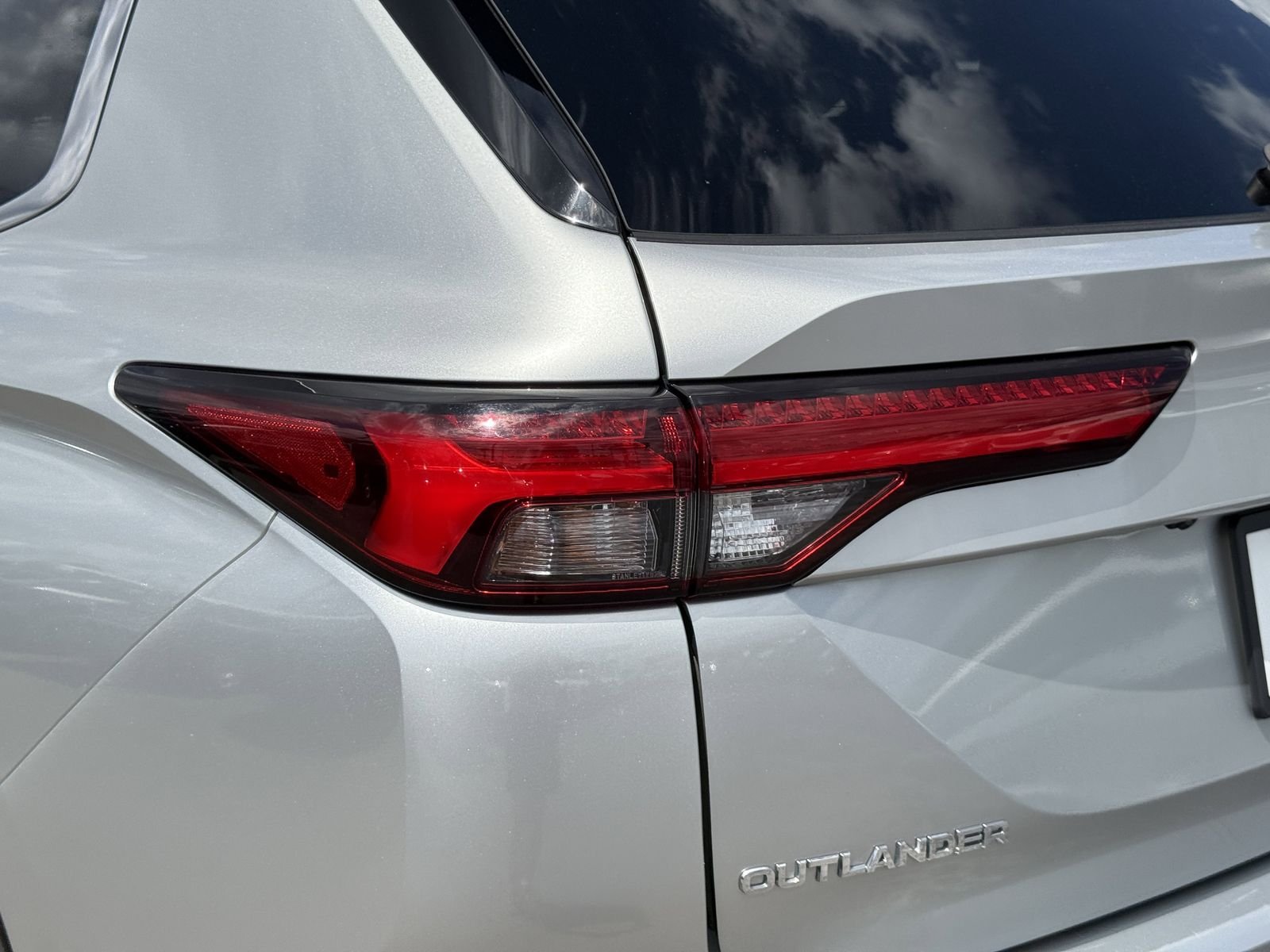 Used 2024 Alloy Silver Metallic Mitsubishi SE image 10