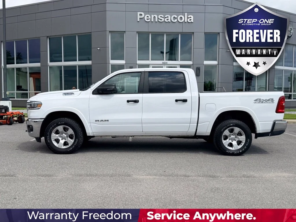 Used 2025 White Ram Big Horn/Lone Star image 3
