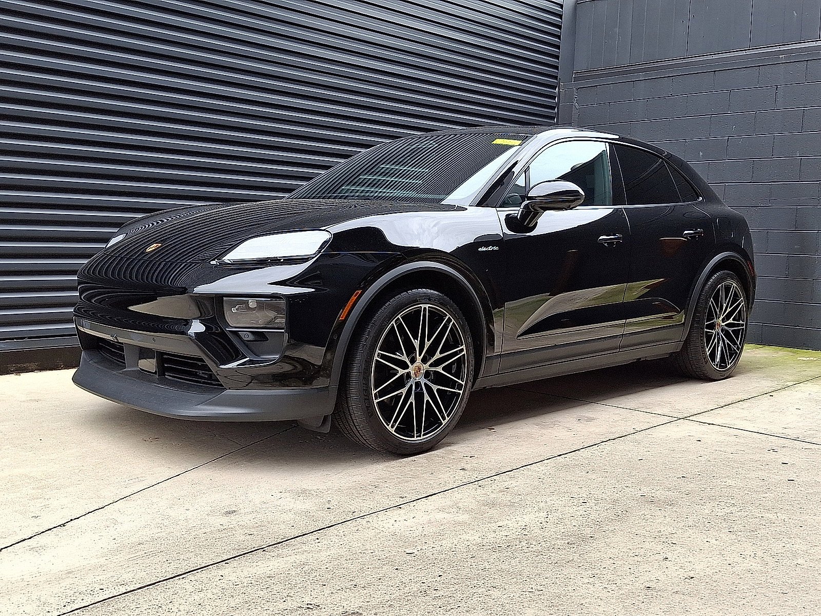 2025 Porsche Macan Base
