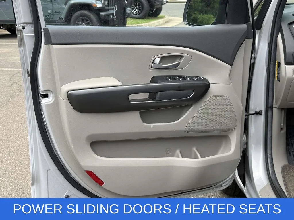Used 2016 Silver Kia LX image 27