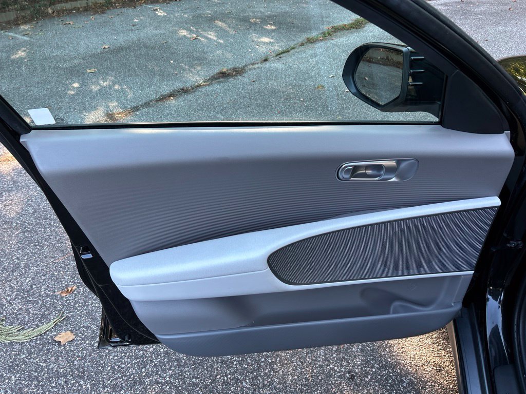 Used 2024 Black Hyundai SEL image 13