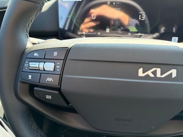New 2026 Snow White Pearl Kia EX image 22