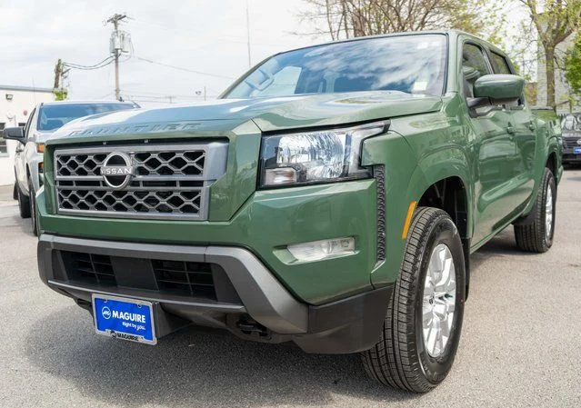 Used 2023 Green Nissan SV image 2