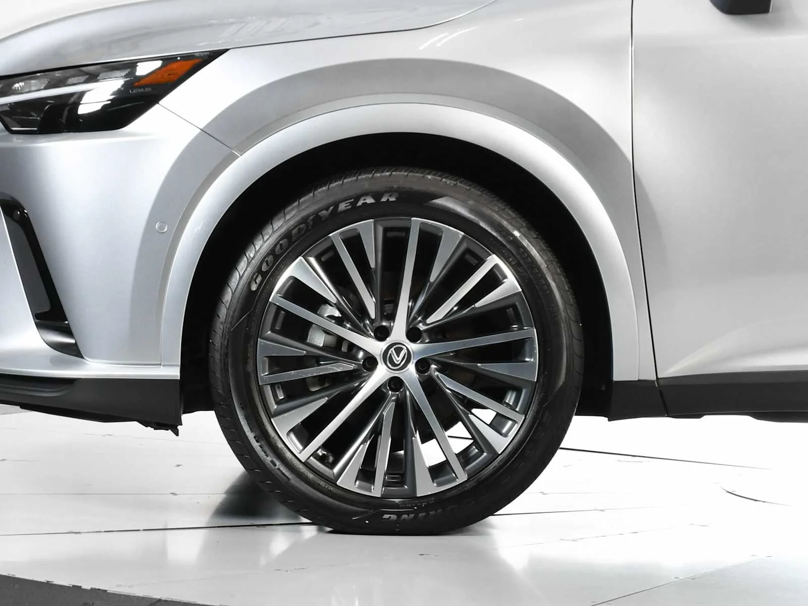 Used 2025 Iridium Lexus Premium Plus image 12