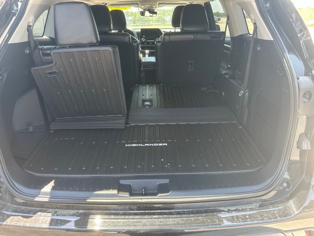 Used 2023 Black Toyota XLE image 21