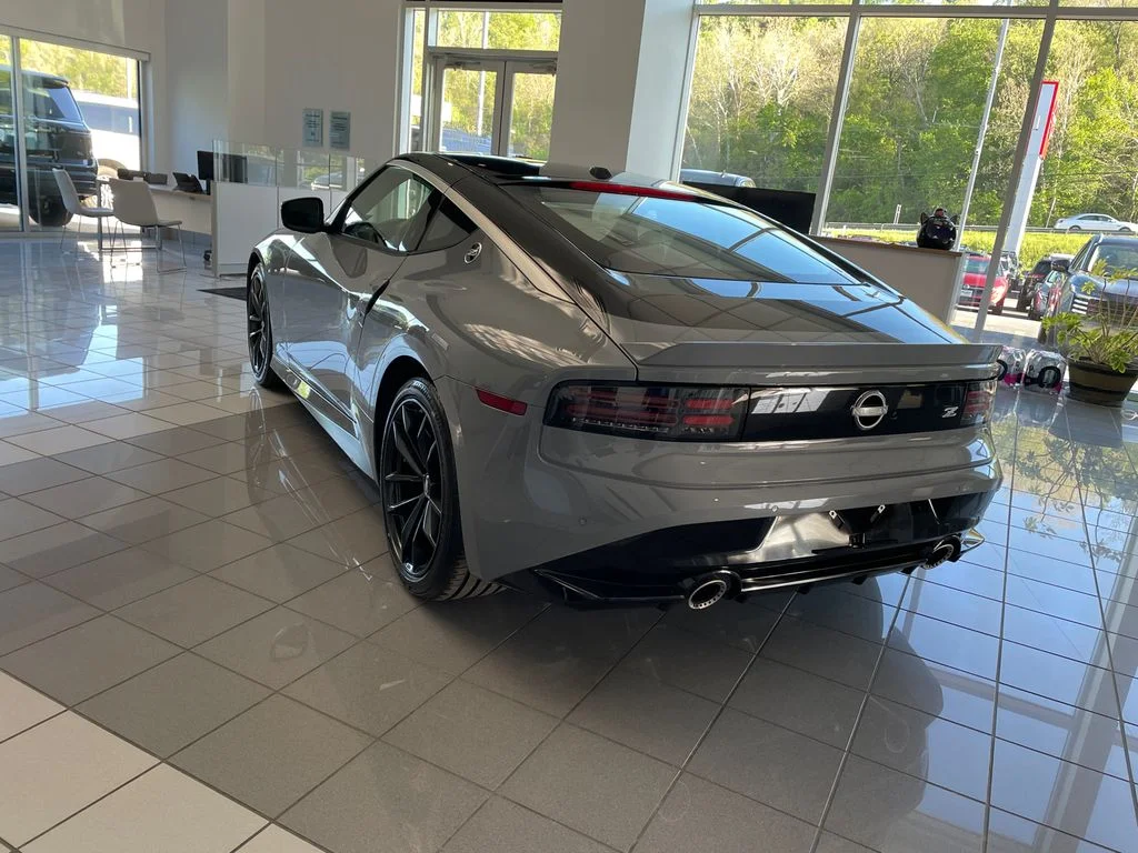 New 2026 Boulder Gray Pearl / Super Black Two-tone Nissan Performance image 8