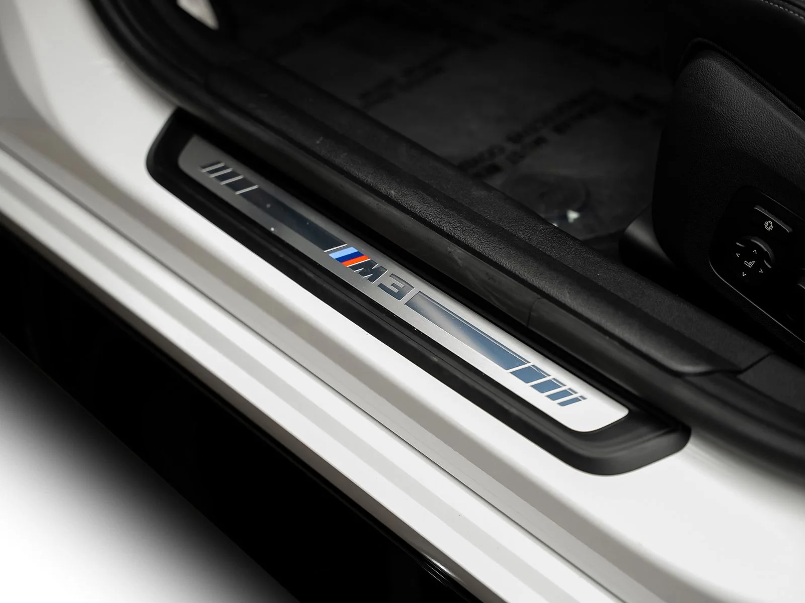 Used 2025 White BMW Competition image 62