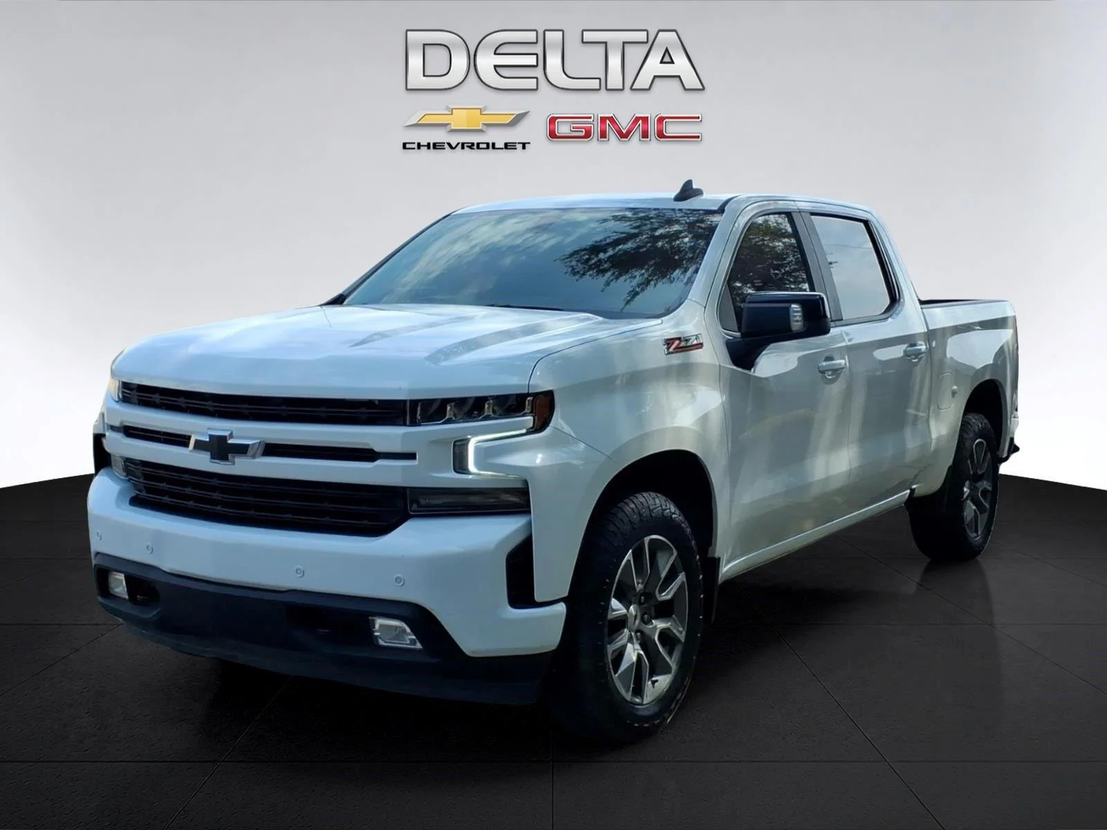 Used 2022 Summit White Chevrolet RST image 1