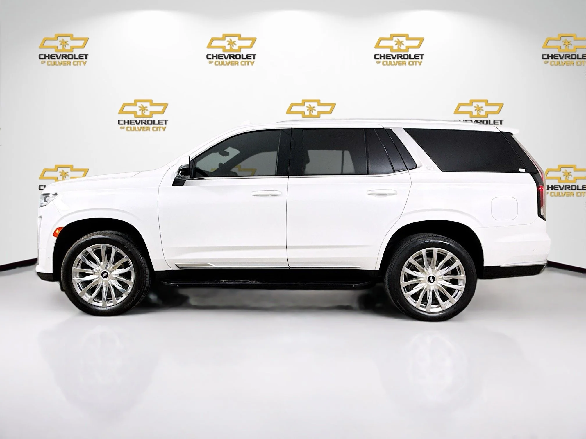 Used 2021 CRYSTAL WHITE TRICOAT Cadillac Premium Luxury image 5