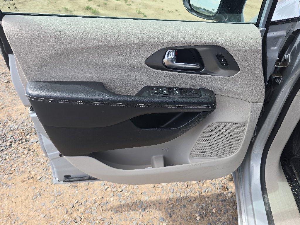 Used 2024 Silver Chrysler Touring L image 11
