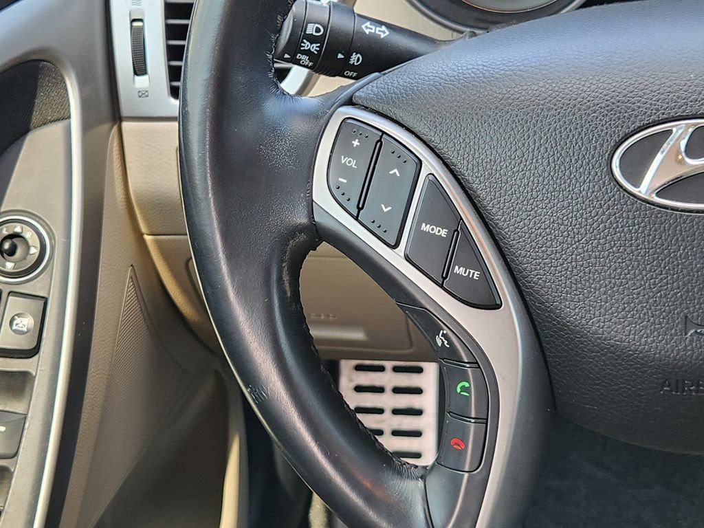 Used 2013 Black Noir Pearl Hyundai Base image 28