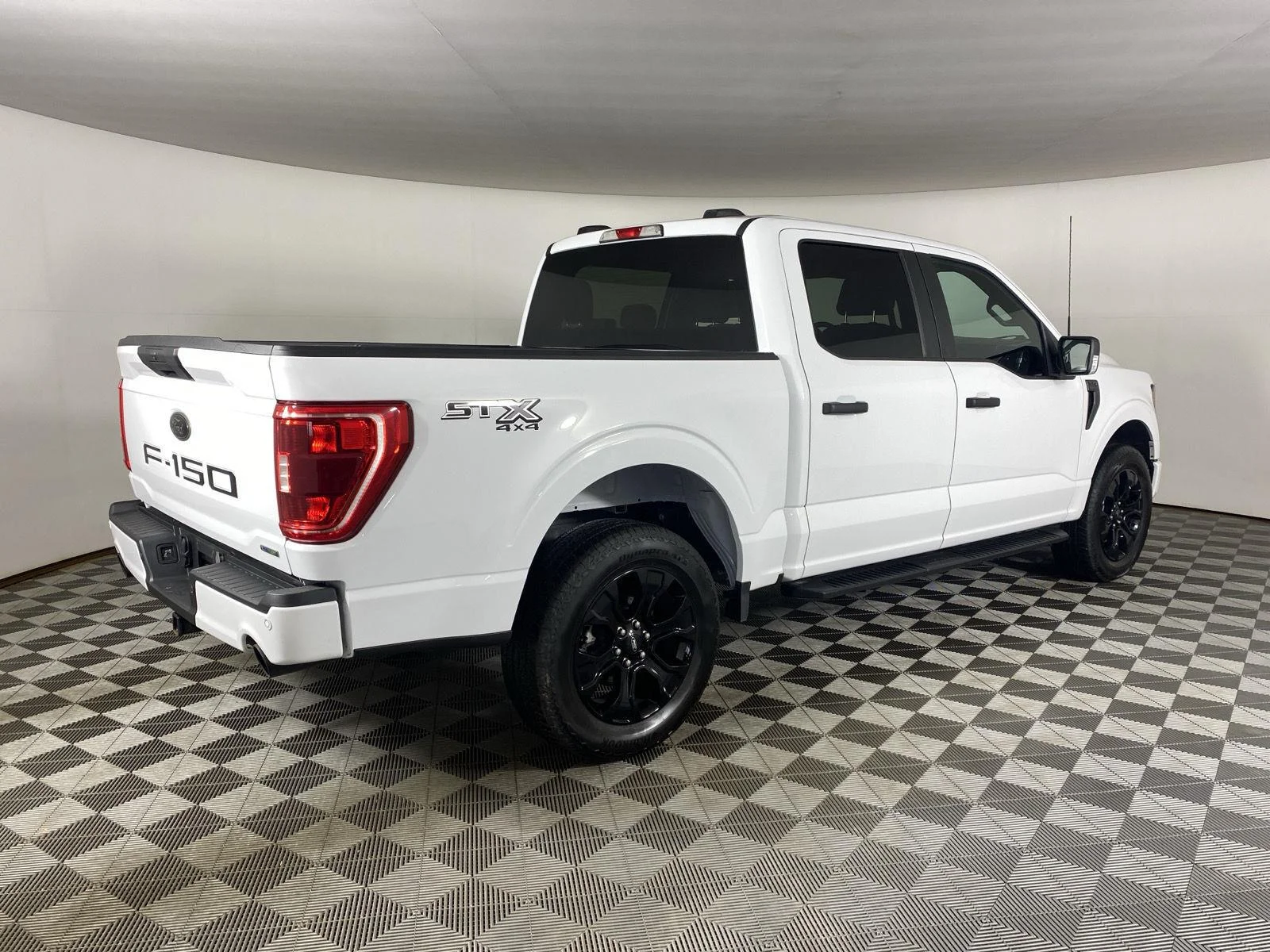 Used 2023 Oxford White Ford XL image 17