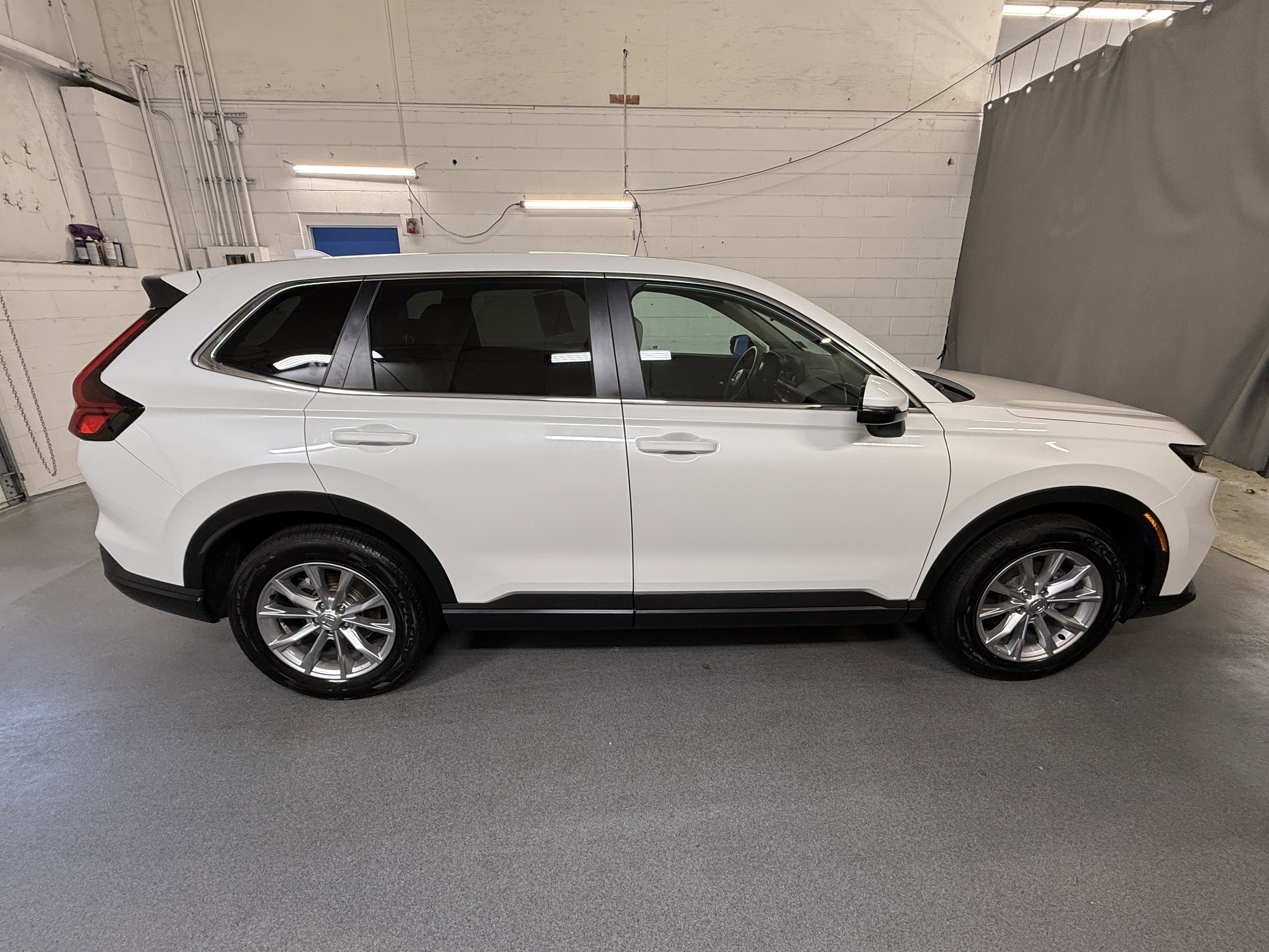 Certified Used 2025 Platinum White Pearl Honda EX image 10