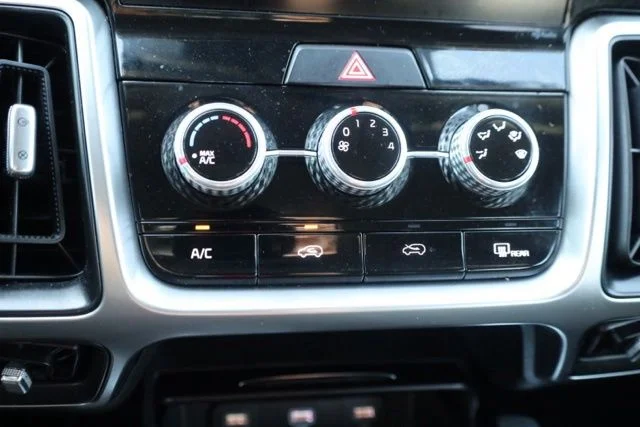 Used 2023 White Kia LX image 31